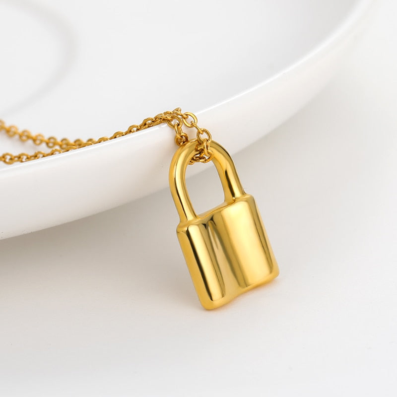 Collier avec pendentif cadenas