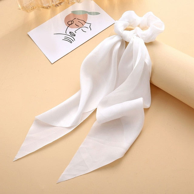 Élastique à cheveux en satin avec nœud papillon (13 couleurs)