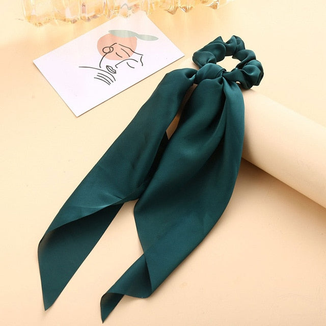 Élastique à cheveux en satin avec nœud papillon (13 couleurs)