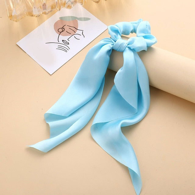 Élastique à cheveux en satin avec nœud papillon (13 couleurs)