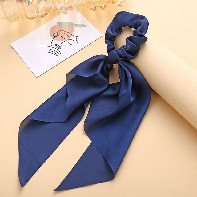 Élastique à cheveux en satin avec nœud papillon (13 couleurs)